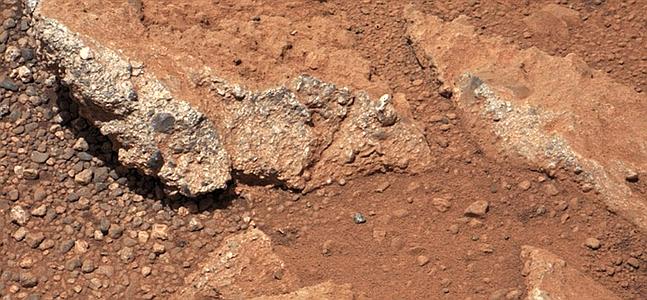El 'Curiosity' halla vestigios de un flujo de agua en Marte