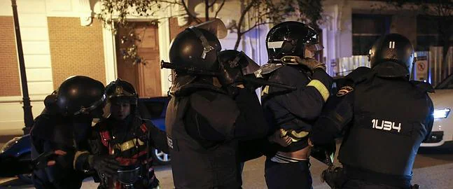La detención de un bombero abre una brecha entre Ana Botella y Cristina Cifuentes