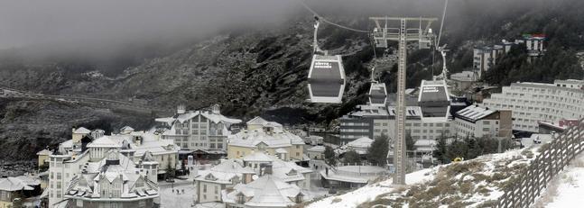 La estación de esquí de Sierra Nevada en Granada abrirá 1,7 kilómetros de pistas esquiables este sábado
