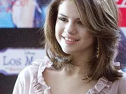 Selena Gómez versiona 'Parachute' de Cheryl Cole