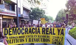 Casi 5.000 personas toman las calles de Granada por una 'Democracia Real'