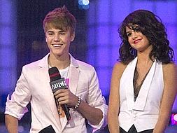 Selena Gómez compite con Justin Bieber por 'Baby'