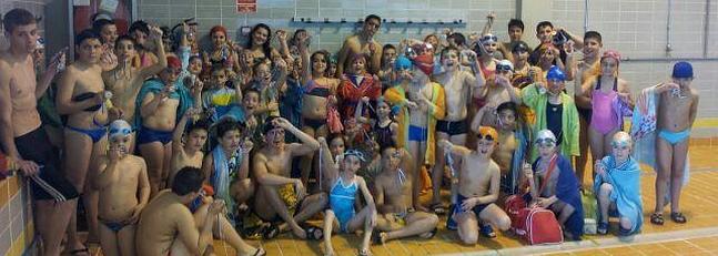 120 alumnos de los Juegos deportivos de natación comparten una jornada de convivencia con padres y monitores en Motril