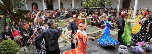 Granada amplía a dos jornadas su celebración de las Cruces de Mayo