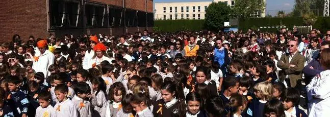 Los 50 colegios concertados de Granada guardan un minuto de silencio