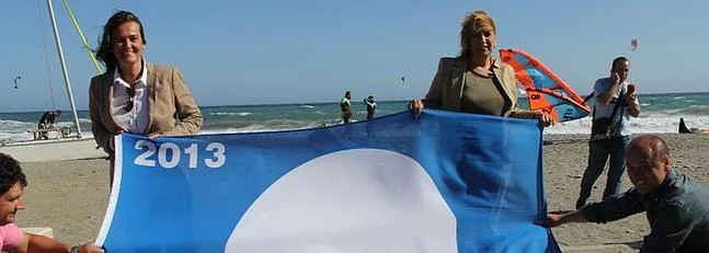 Tres banderas azules para seis kilómetros de costa motrileña