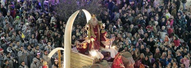 Los Reyes Magos llegan este domingo a Granada en carrozas, barco o esquís