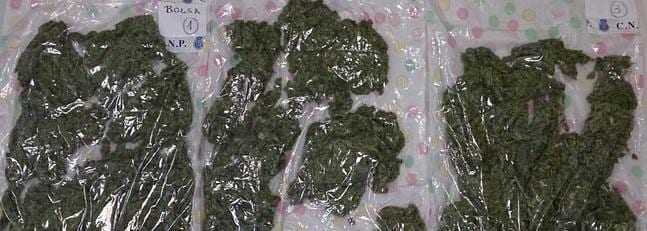 La Policía Nacional detiene en Granada a tres personas que transportaban 3.000 gramos de marihuana en su vehículo