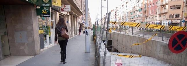 La Junta pagará 7.598 euros a una mujer que sufrió una caída por las obras del metro de Granada