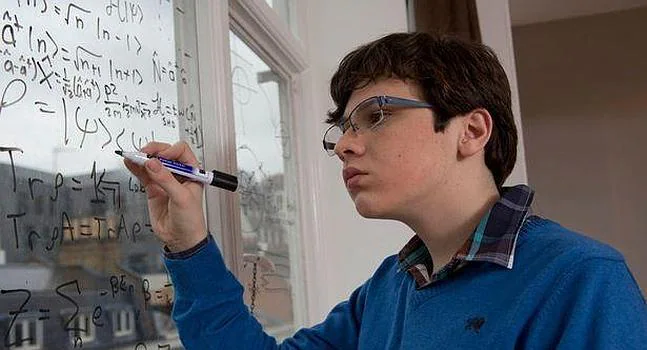 Un niño autista con mayor CI que Einstein crea su propia teoría de la relatividad