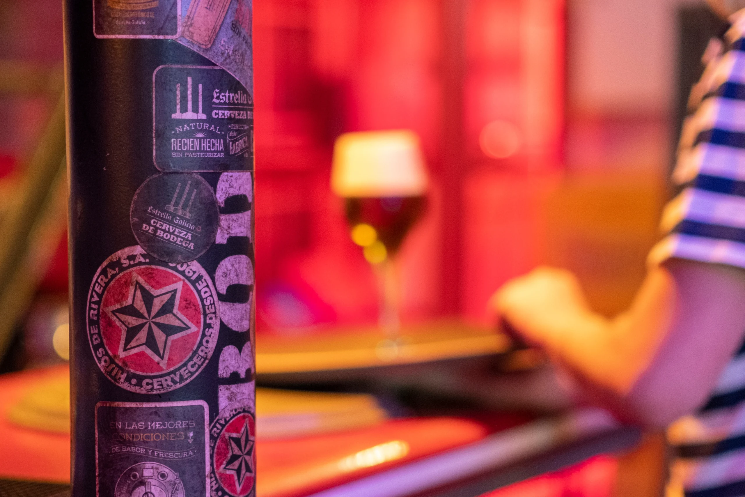 Interior de una cervecería