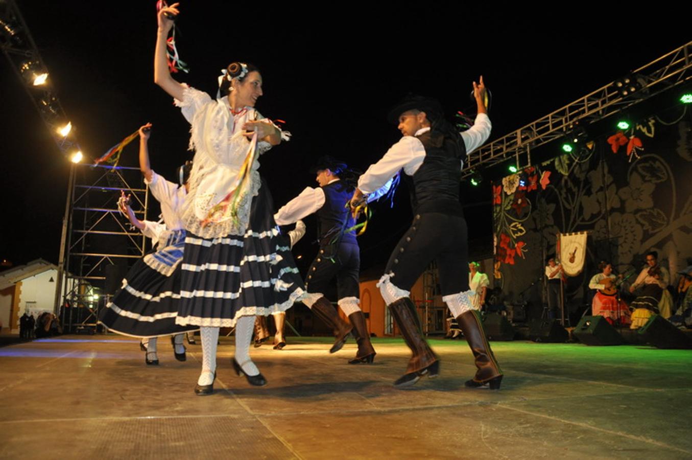 El Gran Ballet Argentino puso un brillante final al Festival Internacional de Folklore de Baza
