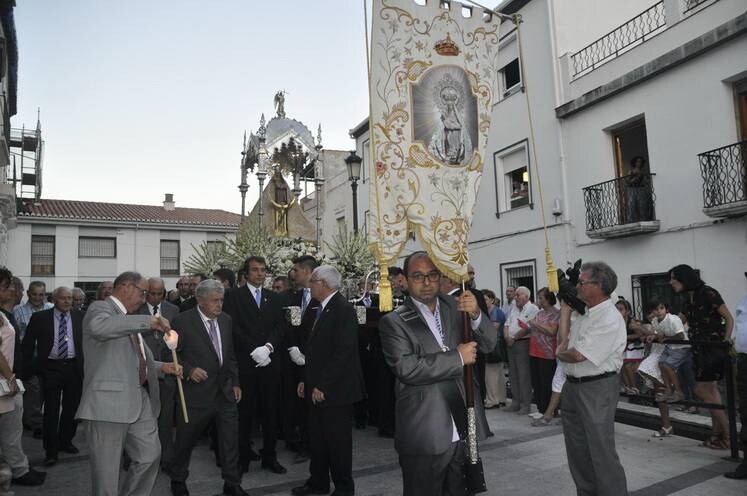 Miles de bastetanos acompañan a la Virgen de la Piedad en su salida procesional 